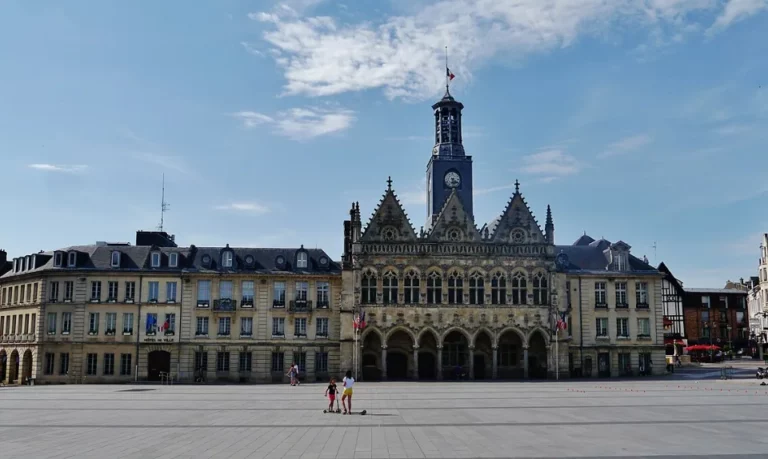 Hôtel de ville de Saint-Quentin à Saint-Quentin pour le sélecteur Mes Libertines par ville