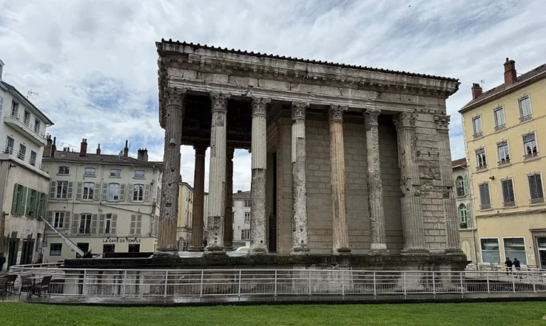 Temple d’Auguste et de Livie à Vienne à Vienne pour le sélecteur Mes Libertines par ville