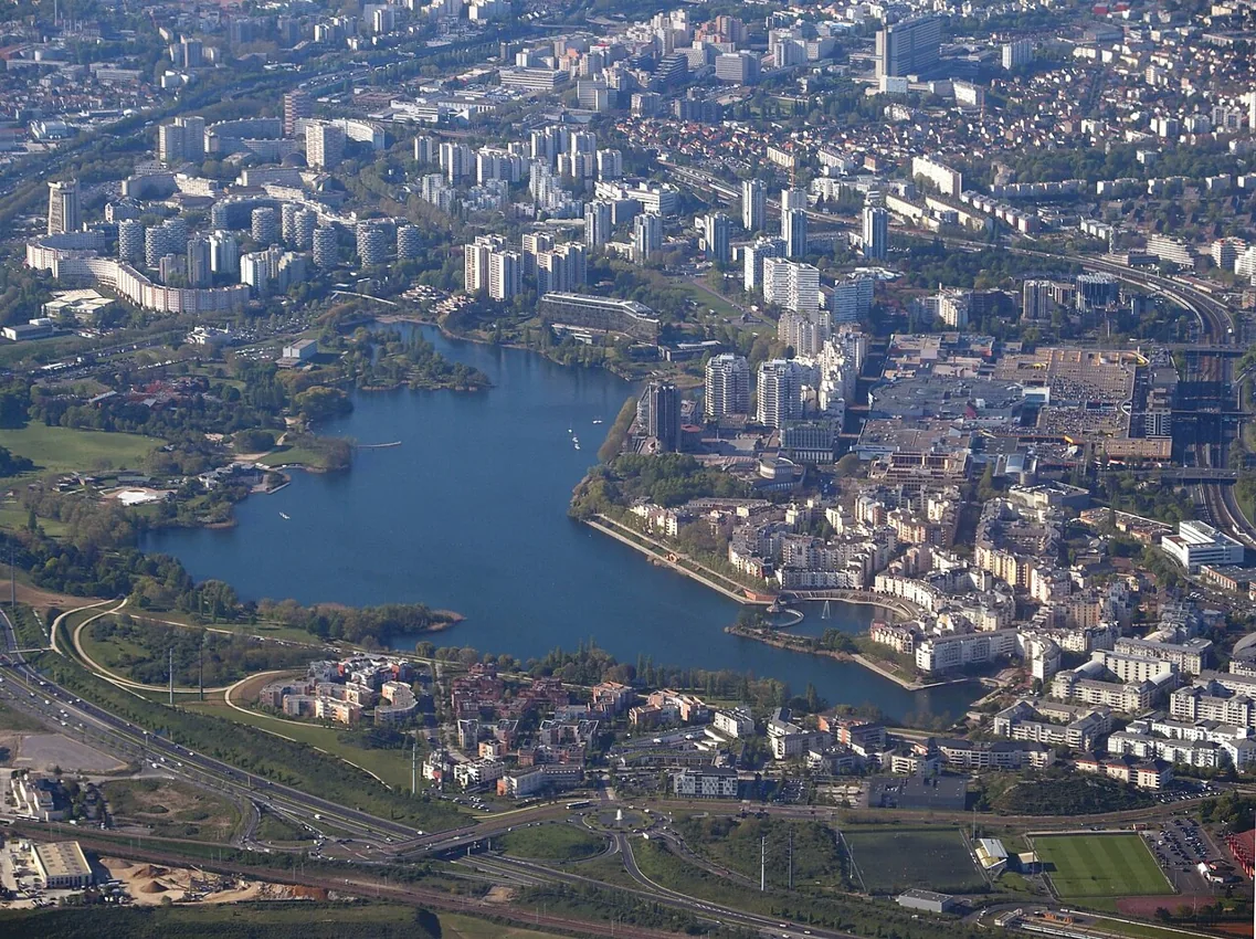 Vue aérienne du lac de Créteil et de ses abords