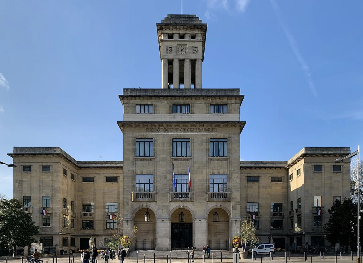 Façade de l’hôtel de ville de Montreuil en Seine-Saint-Denis