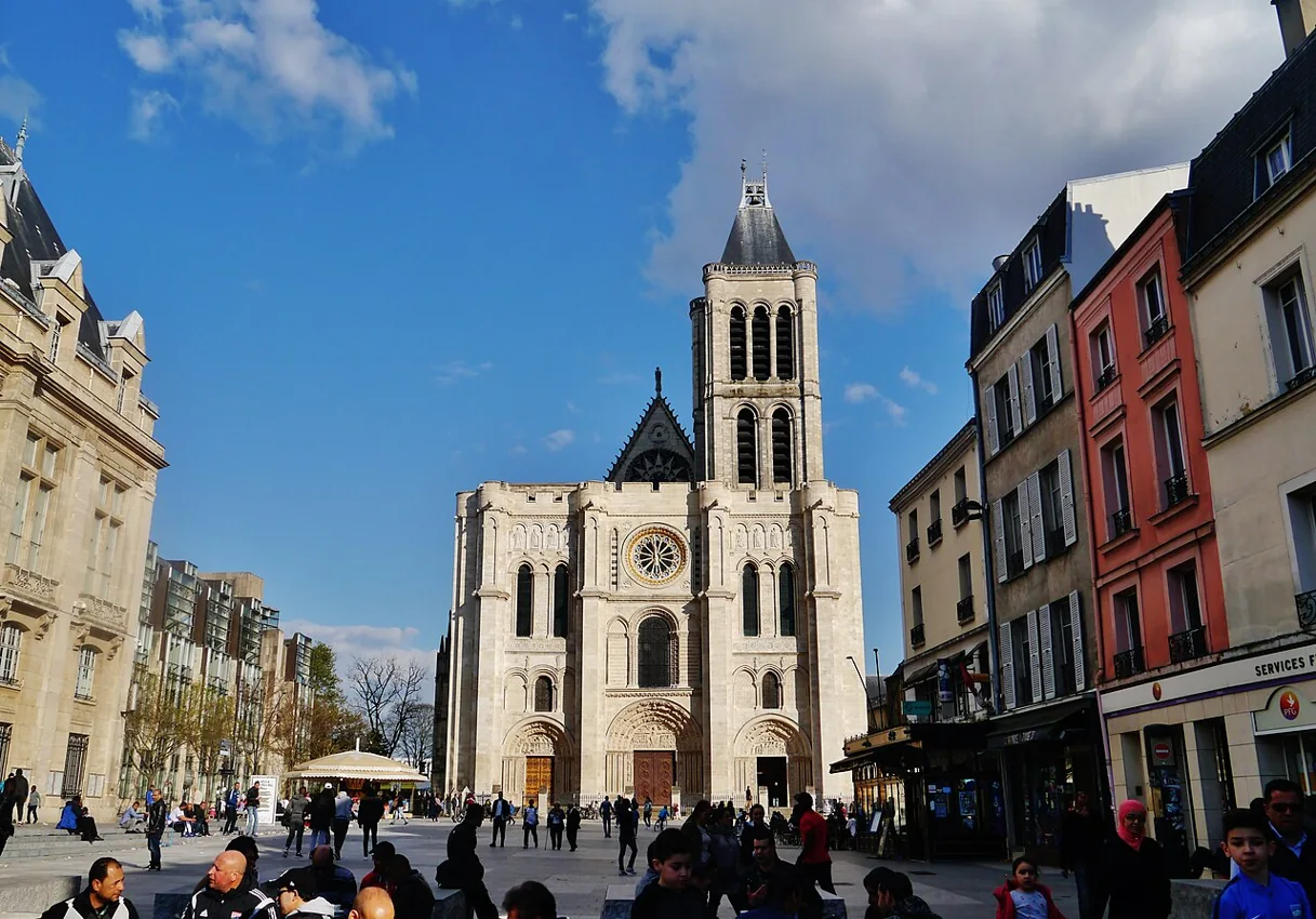 Façade de la basilique de Saint-Denis en Seine-Saint-Denis