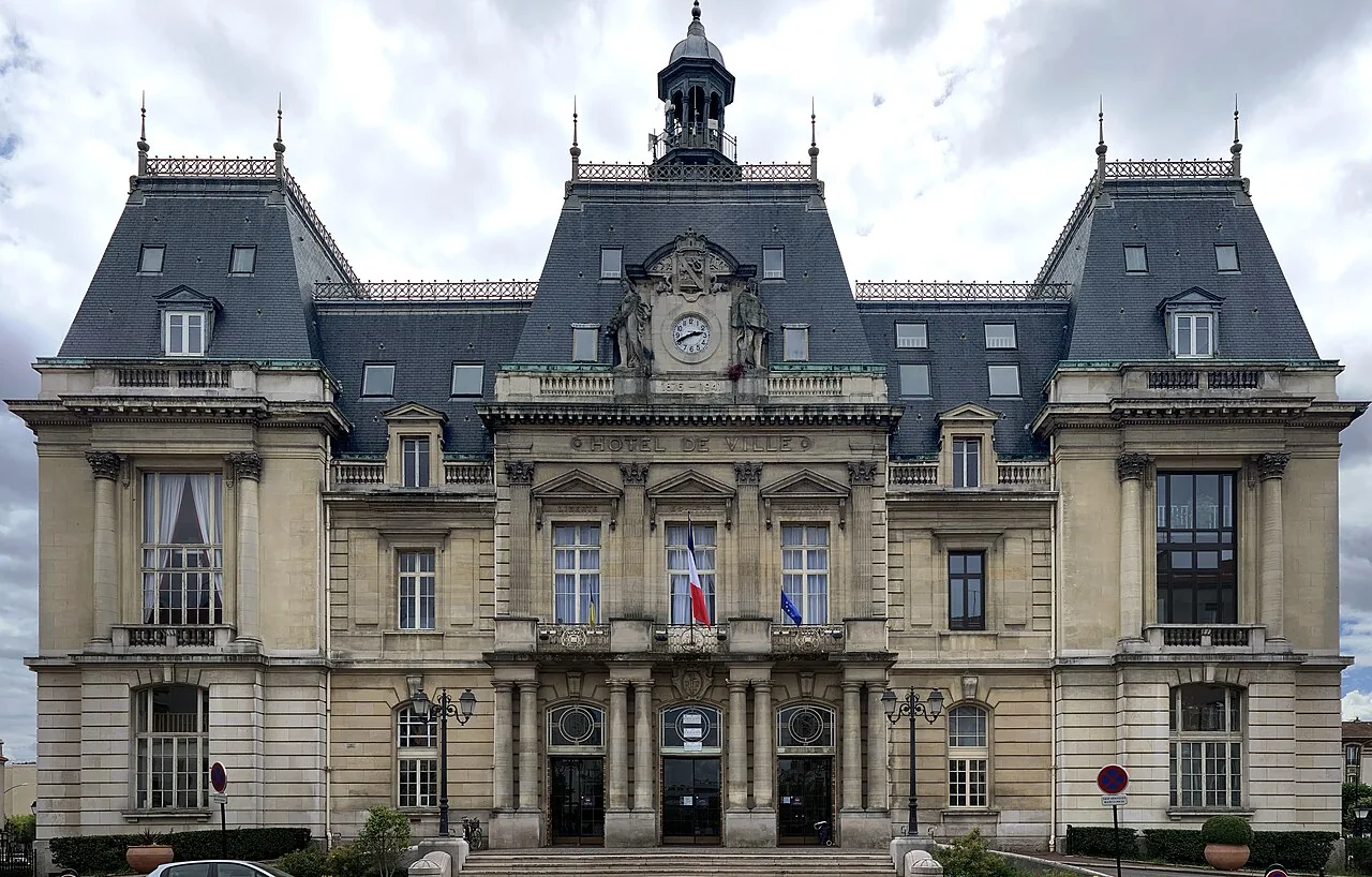 Hôtel de ville de Saint-Maur-des-Fossés et son parvis